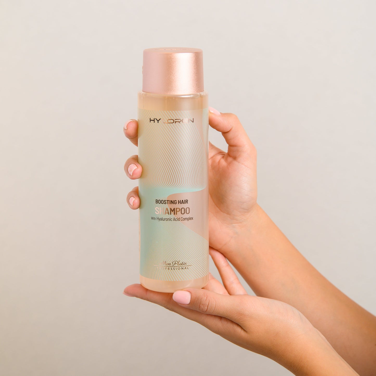 BOOSTING УПЛЪТНЯВАЩ ШАМПОАН